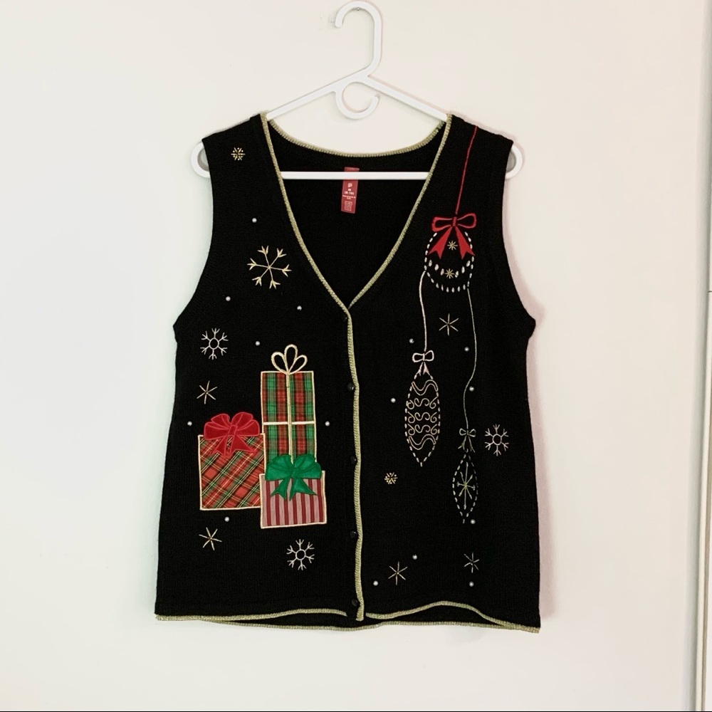 NWOT Black Christmas Gift Sweater Vest - M